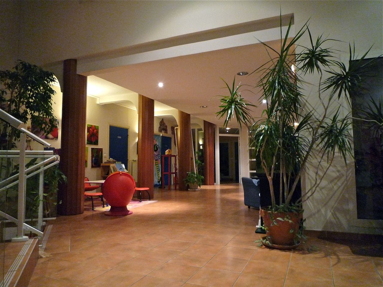 Entrance hall, photography by Eric Breitbart 