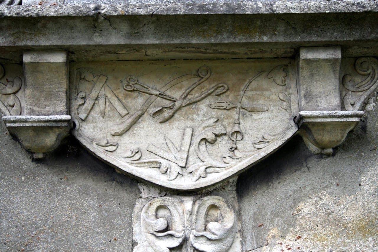 Monument carved with surgical instruments